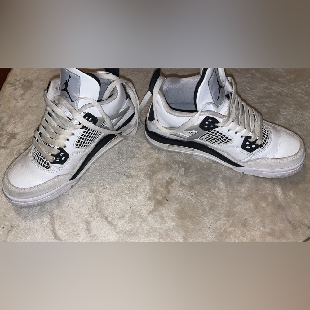 Air Jordan’s retros 4 used in decent condition. Will clean